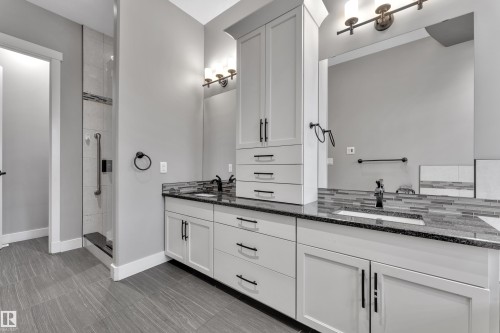 4107 Westcliff Heath, Edmonton, AB - Indoor Photo Showing Bathroom