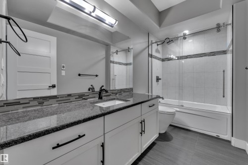 4107 Westcliff Heath, Edmonton, AB - Indoor Photo Showing Bathroom