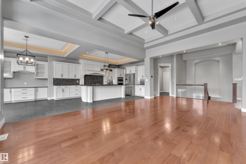 4107 Westcliff Heath, Edmonton, AB - Indoor Photo Showing Kitchen
