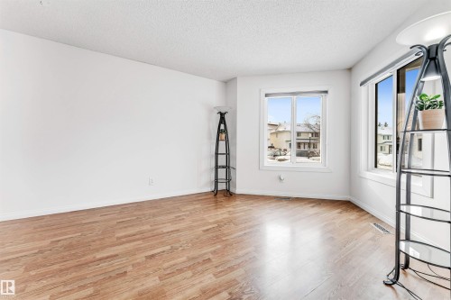 5 1033 Youville Drive W, Edmonton, AB - Indoor Photo Showing Other Room