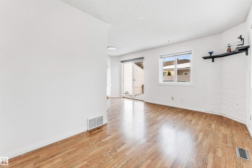 5 1033 Youville Drive W, Edmonton, AB - Indoor Photo Showing Other Room