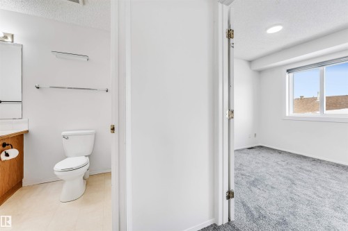 5 1033 Youville Drive W, Edmonton, AB - Indoor Photo Showing Bathroom