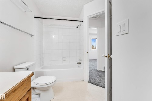 5 1033 Youville Drive W, Edmonton, AB - Indoor Photo Showing Bathroom