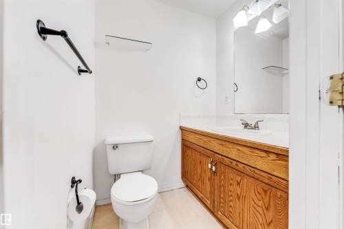 5 1033 Youville Drive W, Edmonton, AB - Indoor Photo Showing Bathroom