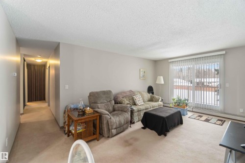 214 4608 52 Avenue, Stony Plain, AB - Indoor Photo Showing Living Room
