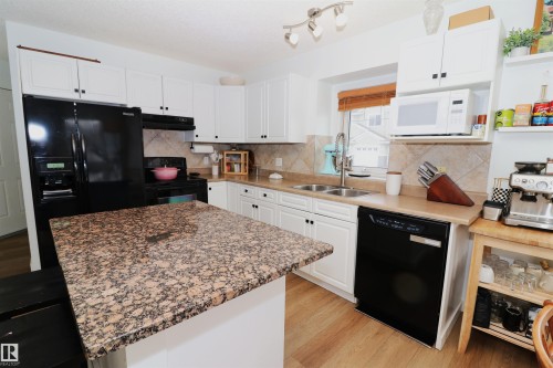 75 120 Magrath Road, Edmonton, AB - Indoor Photo Showing Kitchen With Double Sink
