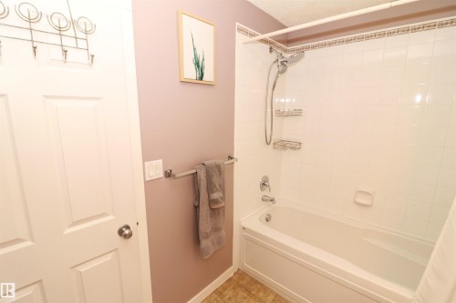 75 120 Magrath Road, Edmonton, AB - Indoor Photo Showing Bathroom