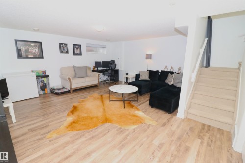 75 120 Magrath Road, Edmonton, AB - Indoor Photo Showing Living Room