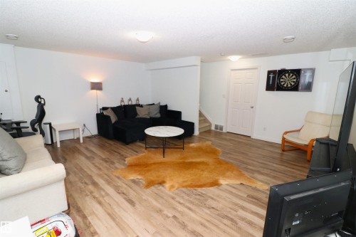 75 120 Magrath Road, Edmonton, AB - Indoor Photo Showing Living Room
