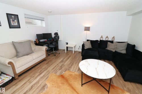 75 120 Magrath Road, Edmonton, AB - Indoor Photo Showing Living Room