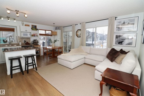 75 120 Magrath Road, Edmonton, AB - Indoor Photo Showing Living Room