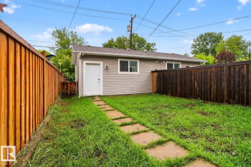 Fenced backyard with an outbuilding - 9858 72 Avenue, Edmonton, AB - Outdoor