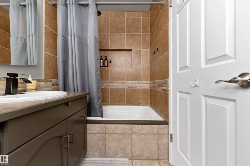4-piece ensuite with tile - 5628 188A Street, Edmonton, AB - Indoor Photo Showing Bathroom
