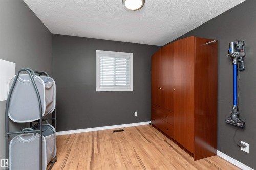 Bedroom upstairs featuring laminate flooring - 5628 188A Street, Edmonton, AB - Indoor Photo Showing Other Room