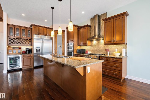 1190 Adamson Drive, Edmonton, AB - Indoor Photo Showing Kitchen With Upgraded Kitchen