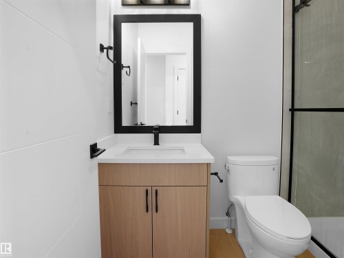 3307 Chernowski Way Sw, Edmonton, AB - Indoor Photo Showing Bathroom