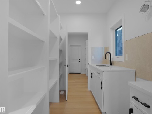 3307 Chernowski Way Sw, Edmonton, AB - Indoor