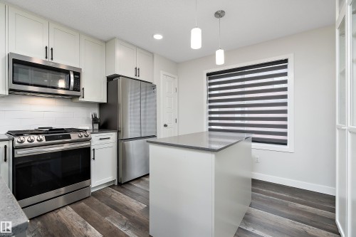 1 3305 Orchards Link, Edmonton, AB - Indoor Photo Showing Kitchen With Stainless Steel Kitchen With Upgraded Kitchen