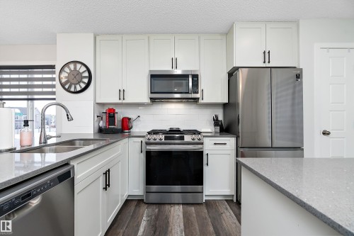 1 3305 Orchards Link, Edmonton, AB - Indoor Photo Showing Kitchen With Stainless Steel Kitchen With Double Sink With Upgraded Kitchen