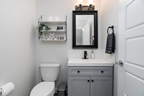 1 3305 Orchards Link, Edmonton, AB - Indoor Photo Showing Bathroom