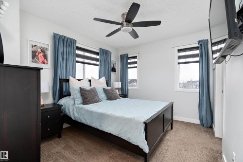 1 3305 Orchards Link, Edmonton, AB - Indoor Photo Showing Bedroom