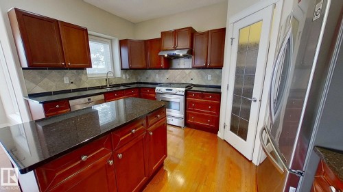 1157 Tory Road, Edmonton, AB - Indoor Photo Showing Kitchen
