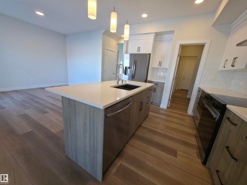 19007 20 Avenue, Edmonton, AB - Indoor Photo Showing Kitchen