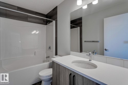 19007 20 Avenue, Edmonton, AB - Indoor Photo Showing Bathroom
