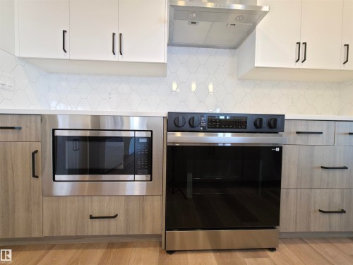19007 20 Avenue, Edmonton, AB - Indoor Photo Showing Kitchen With Upgraded Kitchen