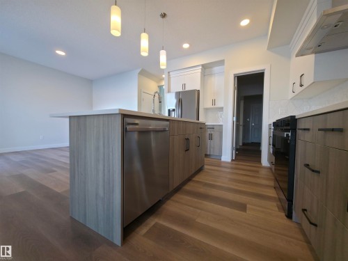 19007 20 Avenue, Edmonton, AB - Indoor Photo Showing Kitchen