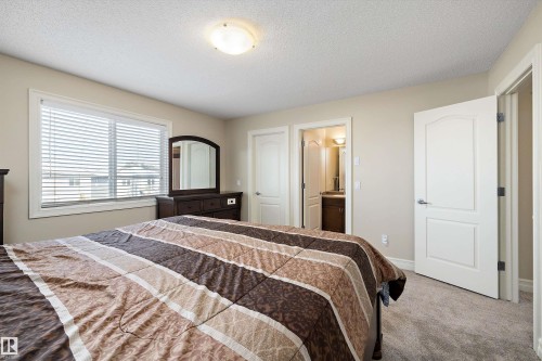 2407 Casselman Crescent, Edmonton, AB - Indoor Photo Showing Bedroom