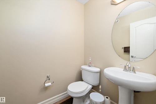 2407 Casselman Crescent, Edmonton, AB - Indoor Photo Showing Bathroom