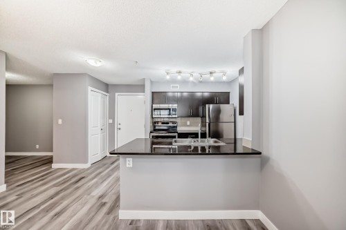 117 5816 Mullen Place, Edmonton, AB - Indoor Photo Showing Kitchen