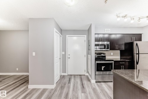 117 5816 Mullen Place, Edmonton, AB - Indoor Photo Showing Kitchen