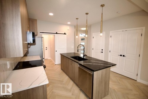 Upper 6414 27 Avenue, Edmonton, AB - Indoor Photo Showing Kitchen With Upgraded Kitchen