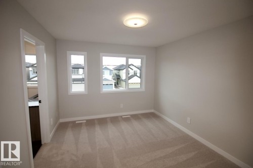 Upper 6414 27 Avenue, Edmonton, AB - Indoor Photo Showing Other Room