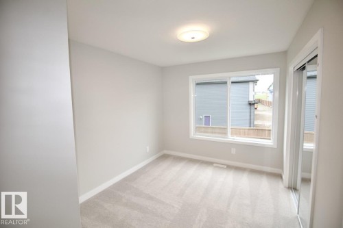 Upper 6414 27 Avenue, Edmonton, AB - Indoor Photo Showing Other Room