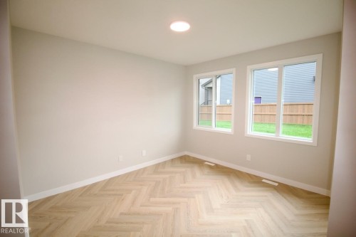 Upper 6414 27 Avenue, Edmonton, AB - Indoor Photo Showing Other Room