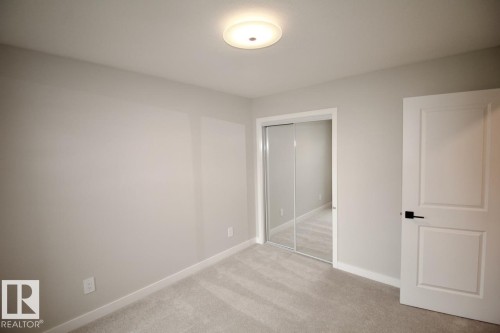 Upper 6414 27 Avenue, Edmonton, AB - Indoor Photo Showing Other Room