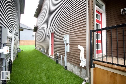 Upper 6414 27 Avenue, Edmonton, AB - Outdoor