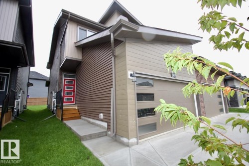 Upper 6414 27 Avenue, Edmonton, AB - Outdoor