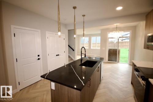 Upper 6414 27 Avenue, Edmonton, AB - Indoor Photo Showing Kitchen With Upgraded Kitchen