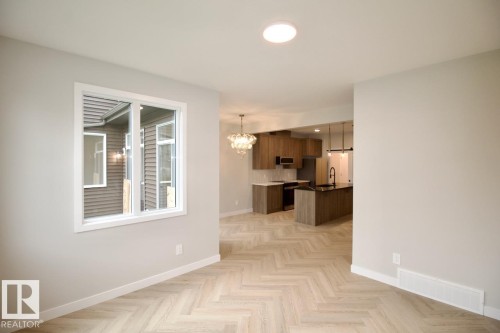 Upper 6414 27 Avenue, Edmonton, AB - Indoor Photo Showing Other Room