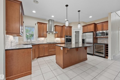 976 Hollingsworth Bend, Edmonton, AB - Indoor Photo Showing Kitchen With Upgraded Kitchen