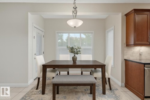 976 Hollingsworth Bend, Edmonton, AB - Indoor Photo Showing Dining Room