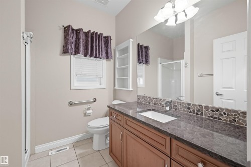 976 Hollingsworth Bend, Edmonton, AB - Indoor Photo Showing Bathroom