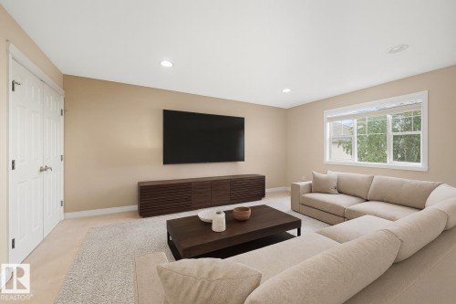 976 Hollingsworth Bend, Edmonton, AB - Indoor Photo Showing Living Room