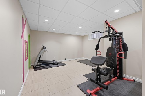 976 Hollingsworth Bend, Edmonton, AB - Indoor Photo Showing Gym Room