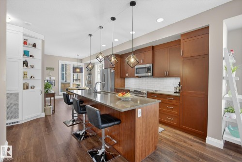 9015 92 Avenue, Edmonton, AB 