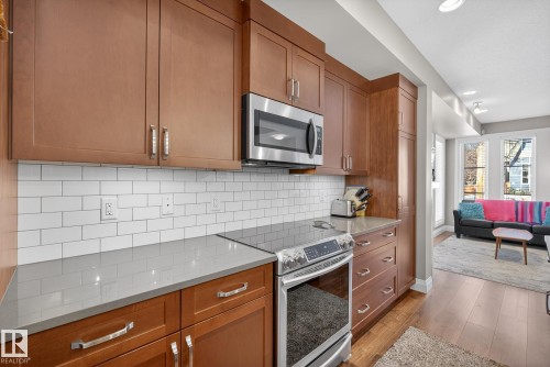 9015 92 Avenue, Edmonton, AB 